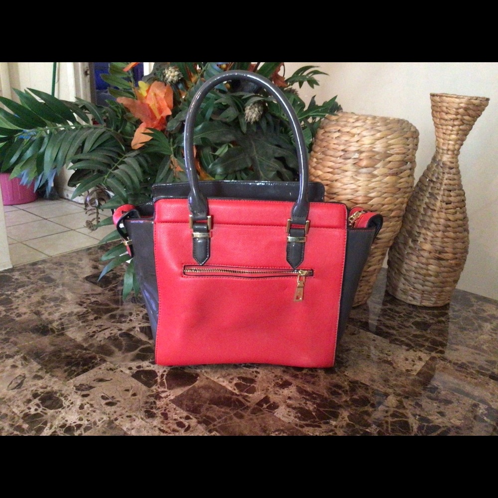 Stunning red beaded Nicole lee bag